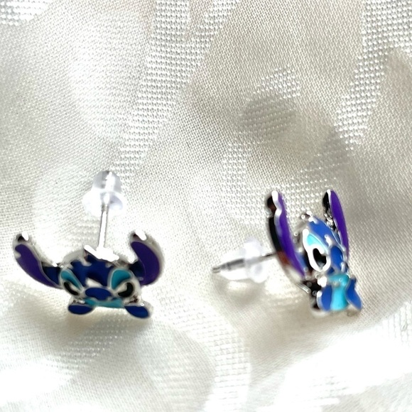 💙 NWOT Stitch Earrings – Official Disney Jewelry 🐾✨ - Picture 7 of 8